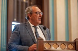 Headshot of Roger Victory